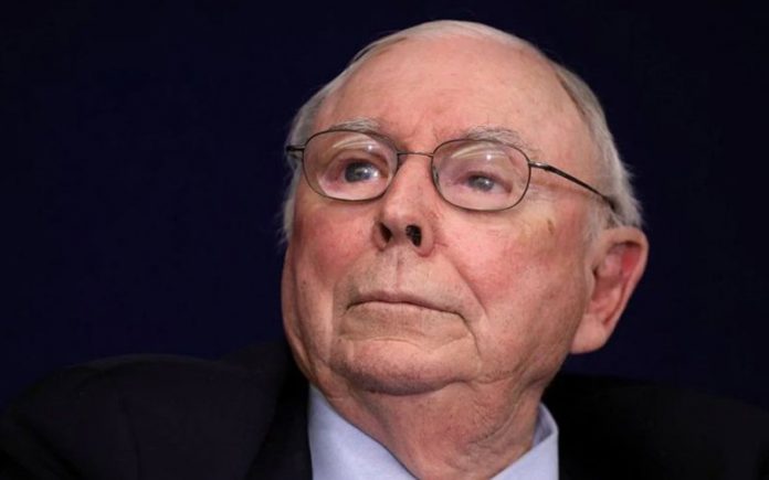 Charlie Munger กล่าวว่า ผู้คนควรหลีกเลี่ยง Crypto 'ราวกับว่ามันเป็นท่อระบายน้ำเปิดที่เต็มไปด้วยสิ่งมีชีวิตที่เป็นอันตราย'