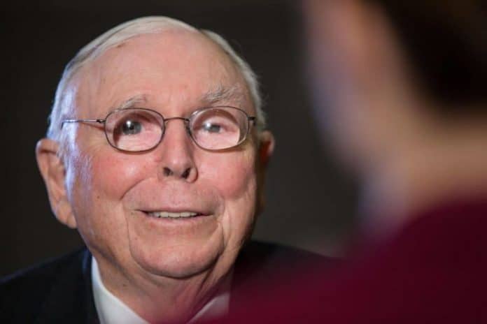 Charlie Munger มือขวา Warren Buffett กล่าว นักลงทุนที่ลงทุนใน crypto นั้น 'ใกล้จะบ้า' แล้ว