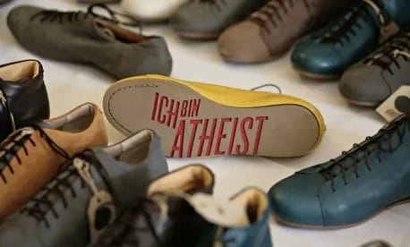 ผู้ถือ SHIB สามารถใช้สินทรัพย์เพื่อซื้อรองเท้าจากแบรนด์ Atheist Shoes ได้แล้ว