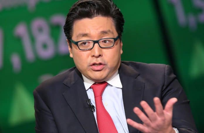 “นักลงทุนที่ต้องการมีพอร์ตการลงทุนที่สมดุลควรลงทุนใน Bitcoin” Tom Lee กล่าว