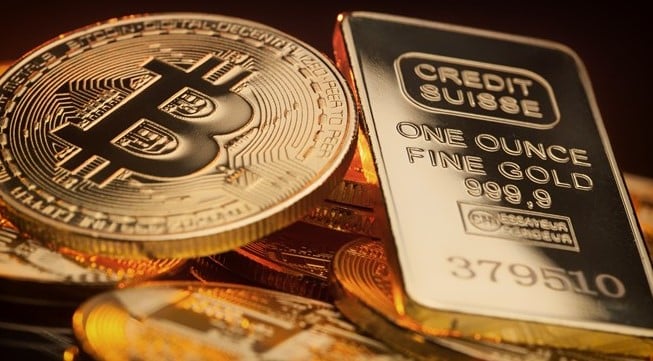 Goldman Sachs คาดการณ์ว่า ทองคำจะมีประสิทธิภาพดีกว่า Bitcoin ในระยะยาว