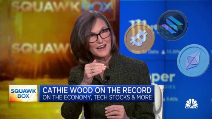 Cathie Wood ยกย่อง Solana เร็วกว่าและถูกกว่า Ethereum และเหนือว่า Bitcoin ในแง่ของการใช้งานได้จริง